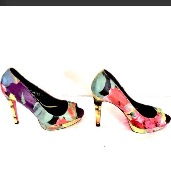 Betsey Johnson Shoes - Betsey Johnson NWOT 5” Platform Heels 8.5M Floral